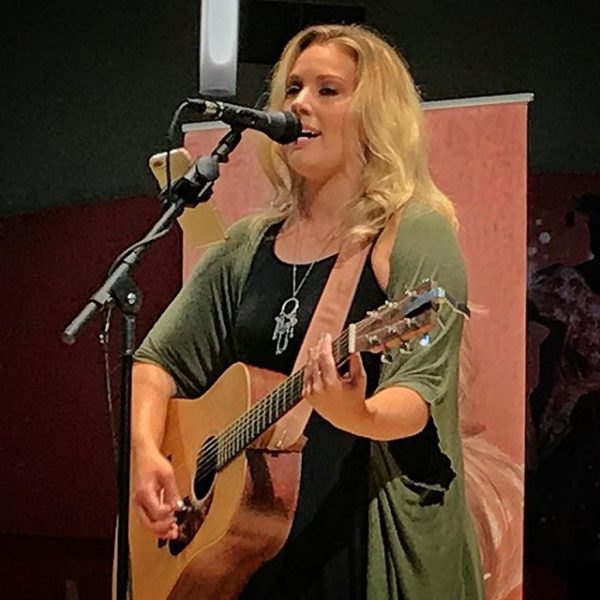 Jo Yaeger performing at Opry Mills tonight for the folks visiting ...